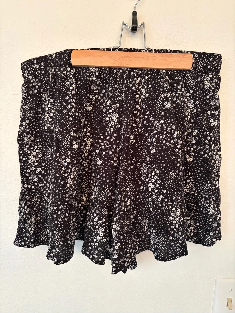 Women’s Black and White Floral Skort - Casual A-Line Skort